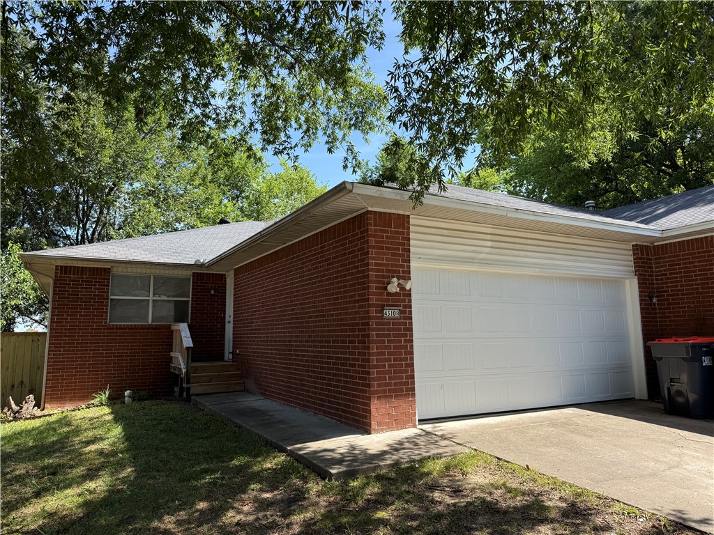This 3 bedroom, 2 bathroom duplex offers 1,428 sq ft of comfortable living space in a convenient Springdale location. Enjoy a private backyard, brand new side deck, and a layout thatās perfect for everyday living. Located in the Springdale School District, itās just 1 mile from the I-49 on-ramp and close to shopping, restaurants, and more. Donāt miss this great opportunity to lease a well-located and spacious home! Agent owned.