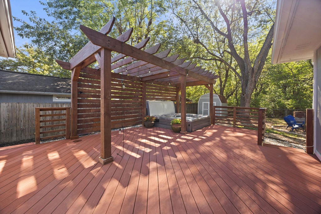 2433 E Magnolia Drive