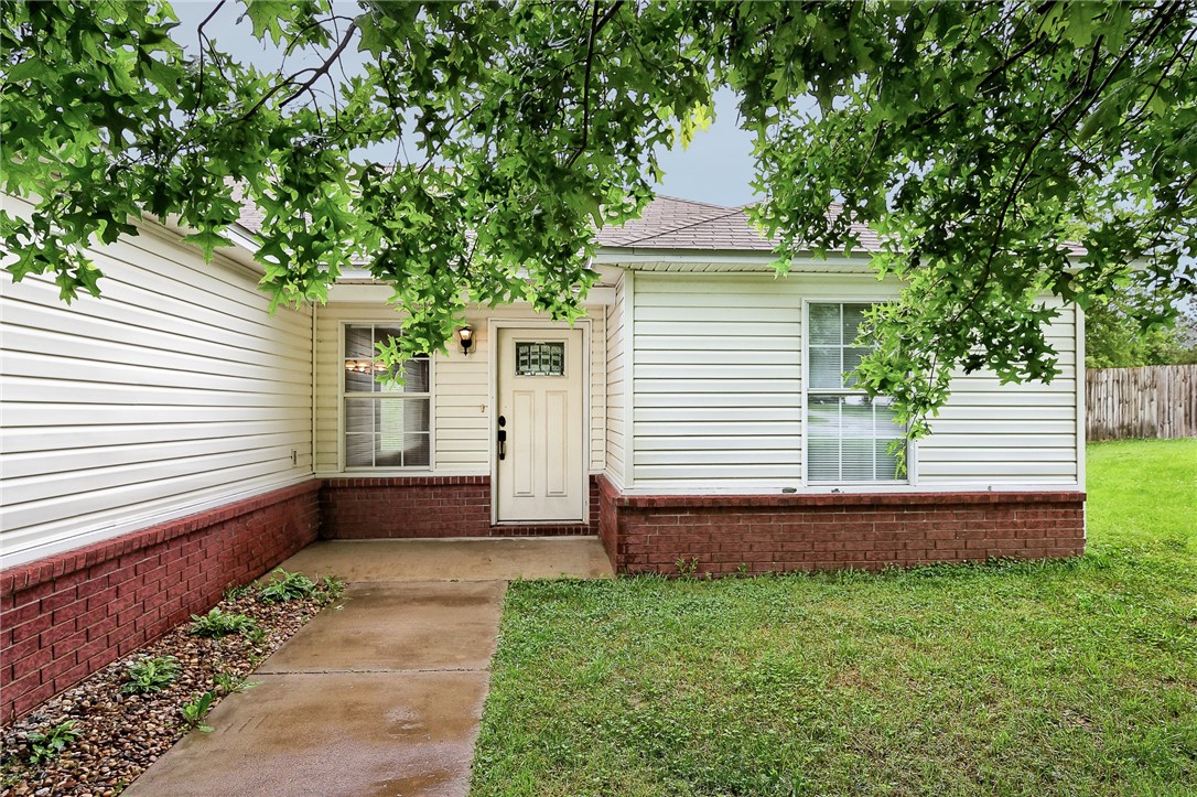 This homes sits on .78 acres that is waiting for someone who has been looking for enough space for a large garden with room for backyard toys!
Two Beautiful large trees out front to help keep your home cool in the summer.
Bathrooms are newly remodeled, Trey Ceilings, New HVAC, Hot Water Heater.
Snuggle up with a cozy fire in the winter.
Located just 15 mins to Crystal Bridges, Bentonville square, 18 mins to Wal-Mart Corporate office.