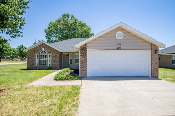 610 MAPLEWOOD DR, CENTERTON, AR 72719 - Image eb7f67b45637c8eaea68cba5fcb45a6d/680024674