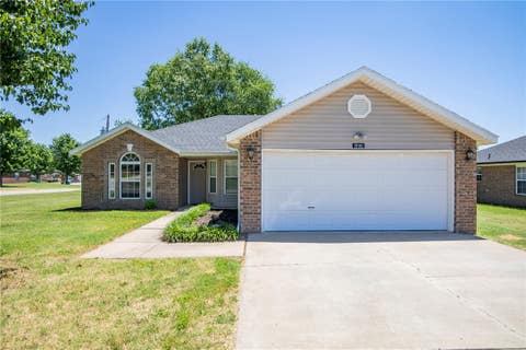 Photo of 610 Maplewood Drive, Centerton, AR 72719 (MLS # 1354437)