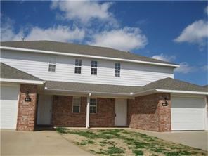Great Townhome in the Copper Oak Subdivision, This home features 3 bedrooms upstairs, 2 full baths upstairs and a half bath downstairs. Minutes from the Walmart Home Office