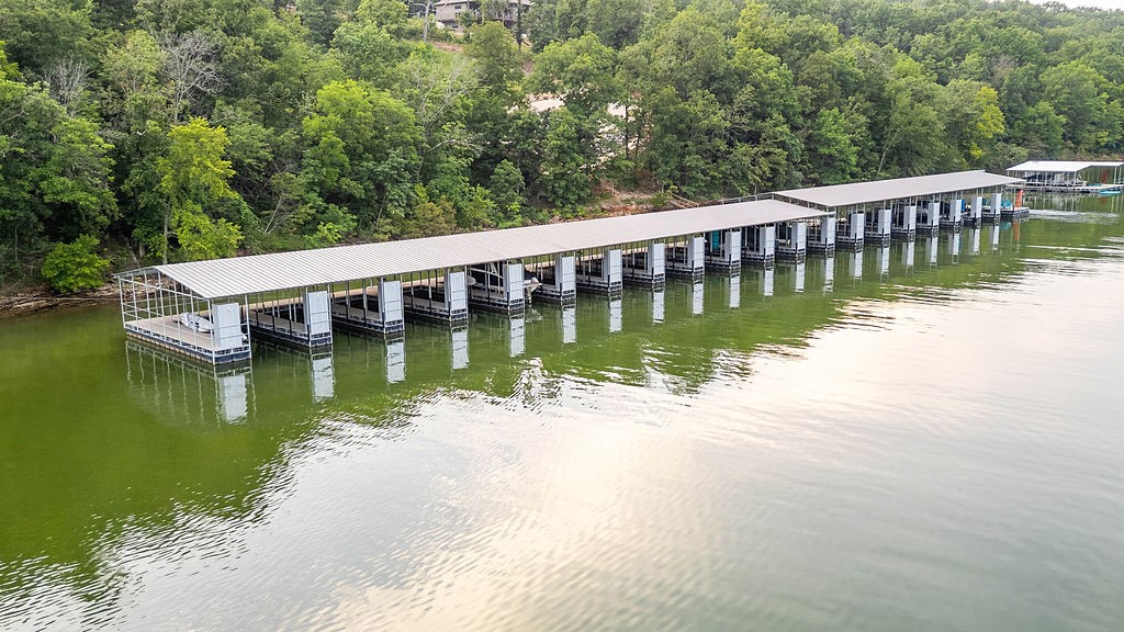 Hawks Landing On Beaver Lake Rurban - Land