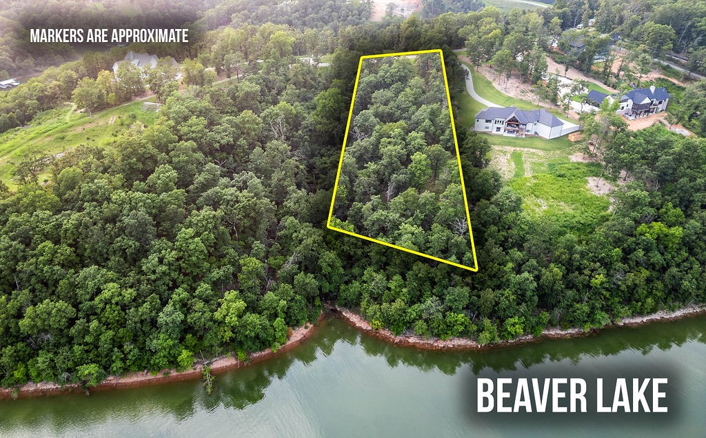Hawks Landing On Beaver Lake Rurban - Land