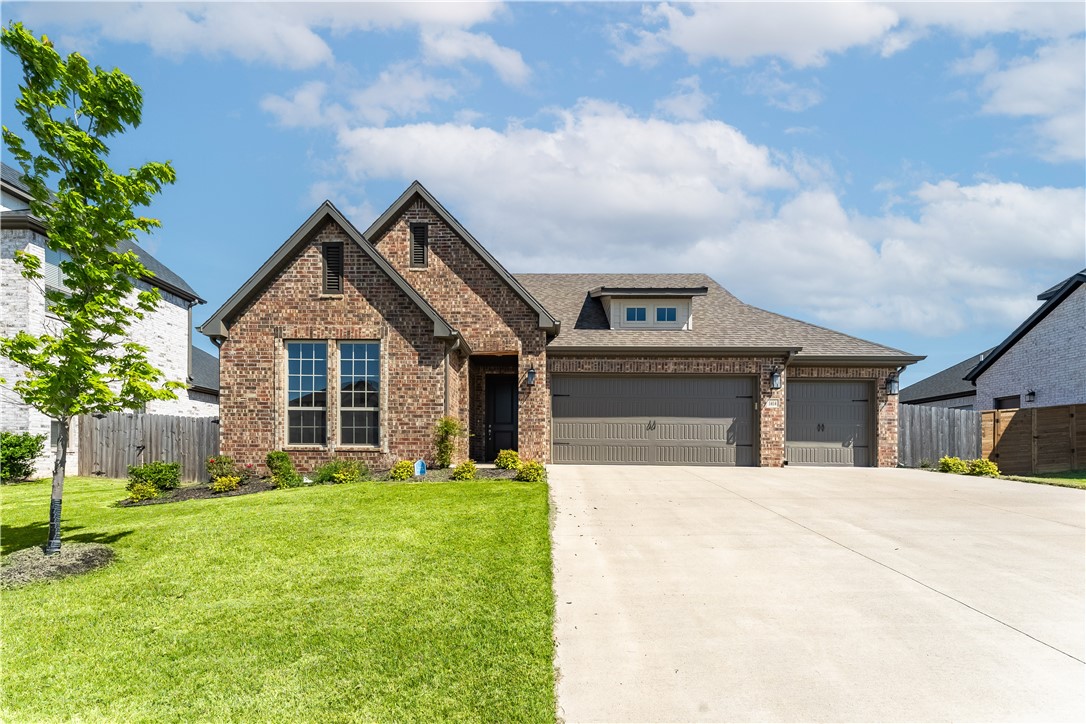 Check out this nice 3 bedroom, 2 bathroom home is Allen's Mill Subdivision. This one owner home is perfect size for a family with the oversized master bedroom and kitchen. The open concept floorplan makes it perfect for entertaining. Call agent for more info!