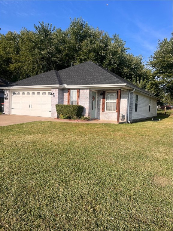 Welcome Home!
Located just minutes from Lincoln Elementary and Middle Schools, this well-maintained 3-bedroom, 2-bath home offers 1,259 square feet of comfortable living space. You'll enjoy wood and tile flooring throughout, a dedicated laundry room, and a practical layout that fits a variety of lifestyles.
Recent updates include a new roof (2021), and the 2-car garage adds extra convenience. Ideally situated within minutes of Highway 62, commuting is a breeze ā plus you're close to local grocery stores, restaurants, and everyday essentials.
Move-in ready and full of charm, this home is a fantastic opportunity in a great location!
Photo's coming soon.