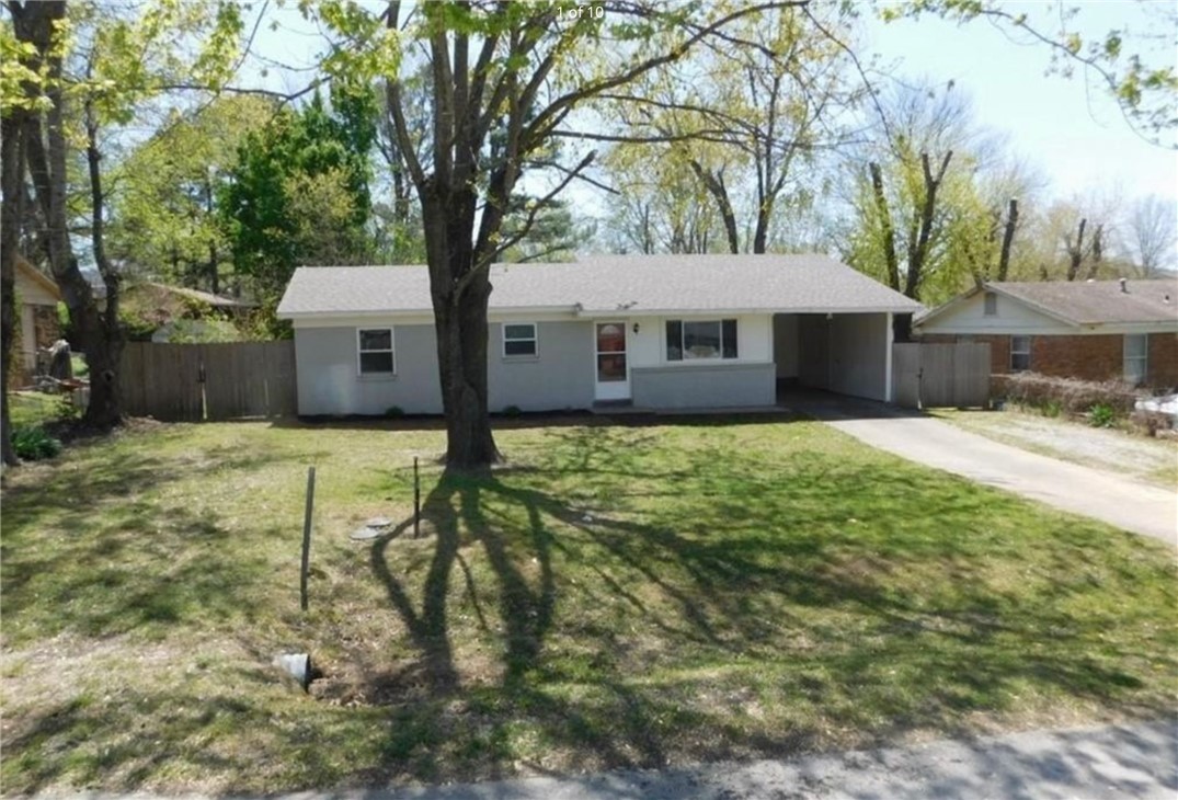 Freshly painted home with new Vinyl Planking Throughout. Great Home with large front yard and fenced backyard. West Fork School District.
Renter is responsible for all utilities and lawn Maintenace.