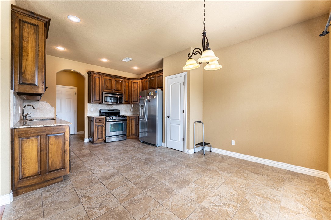 27-16-31 FARMINGTON OUTLOTS - Residential Lease