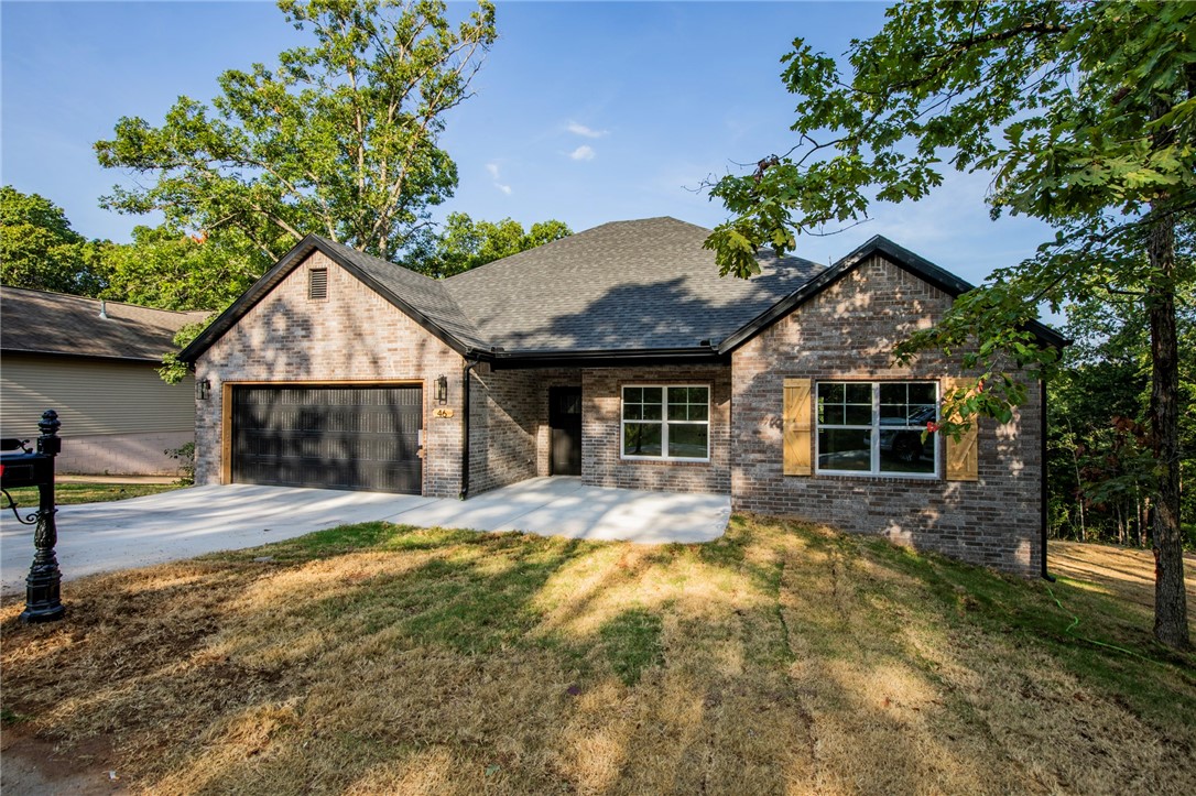 Welcome to your delightful new getaway in the scenic community of Bella Vista! This charming 3-bedroom, 2-bath home features a low-maintenance brick and vinyl exterior, thoughtfully designed for both comfort and style. Inside, you'll find durable all-tile flooring that makes upkeep a breeze, along with a beautiful accent wall in the cozy breakfast nook ā an ideal spot to enjoy your morning coffee. Step out onto the spacious wooden deck and unwind on the peaceful porch, where you can take in the tranquil natural surroundings. Offering modern convenience in a serene setting, this home is truly a hidden gem in Bella Vista.