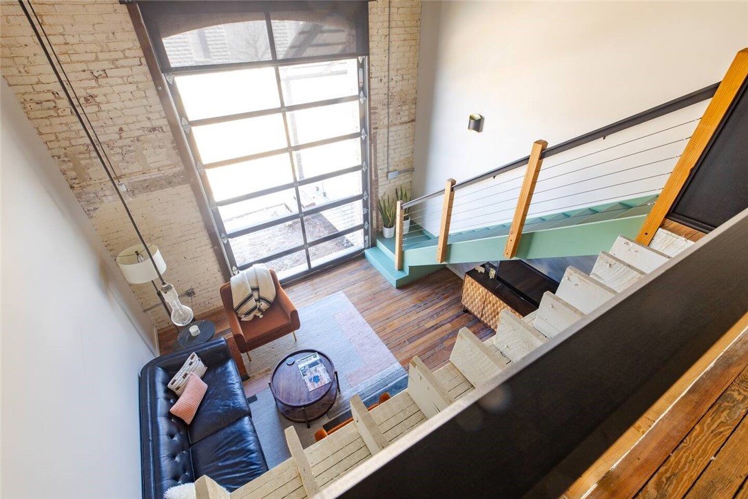 Stunning Loft apartment located inside the historic 1907 building in downtown Rogers! This Recently renovated loft features modern amenities while still paying tribute to the historic architecture of the 111 year old building. Conveniently located within the same building are the renown Onyx Coffee Lab, Heirloom Restaurant, and the Foreman Cocktail bar. Don't miss out on your opportunity to experience the ultimate in downtown living!