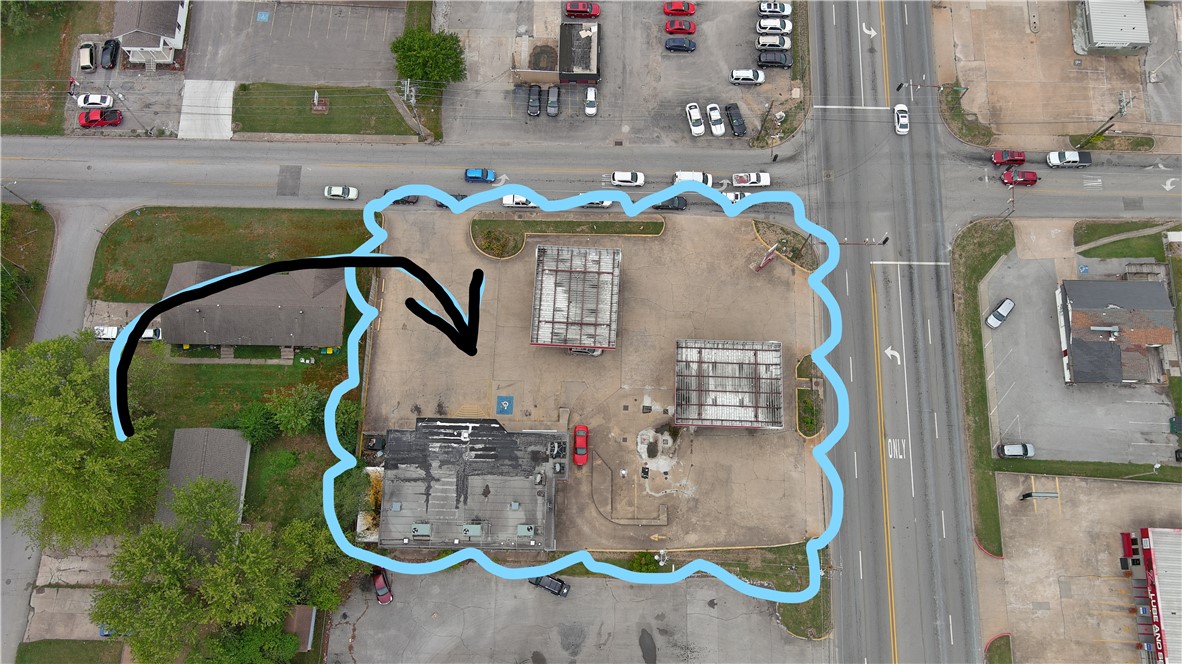Recently closed convenience store. Tanks removed. Canopies still in place. Ready for remodel and reopening for business, this location was the #1 Lottery Ticket sales location in NW Arkansas until it closed in October 2022. Operator closed due to health reasons.