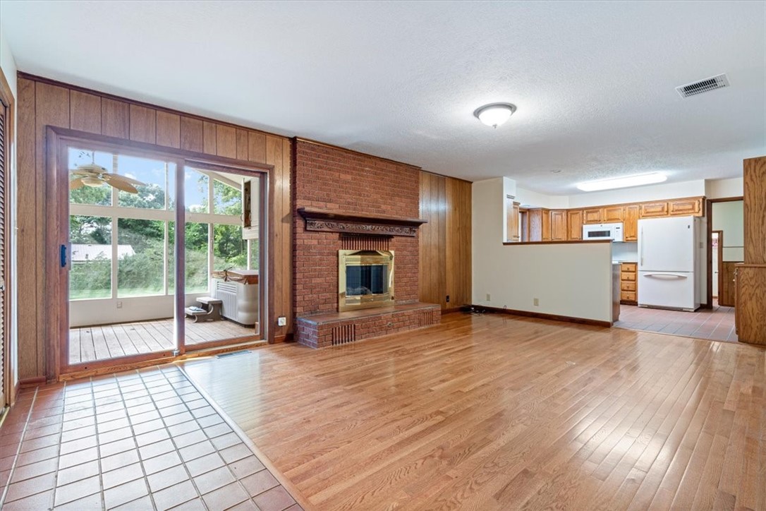 University View Sub Siloam Spgs - Residential