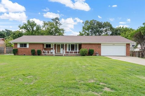 Photo of 904 Elgin Street, Siloam Springs, AR 72761 (MLS # 1331592)