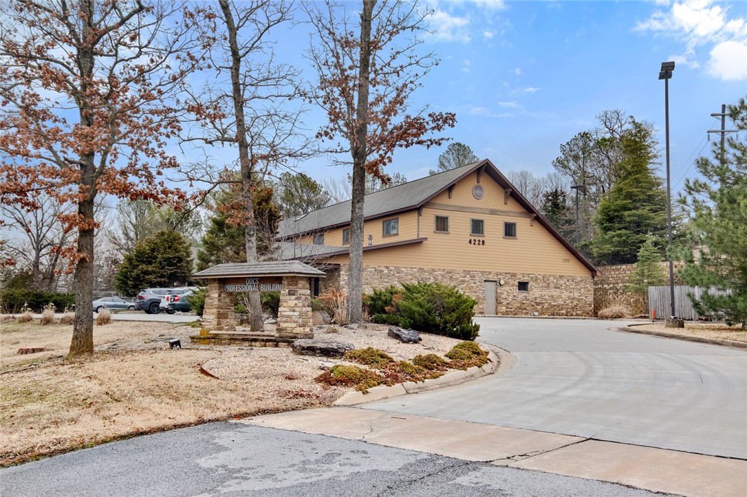 Fayetteville Outlots - Commercial Lease