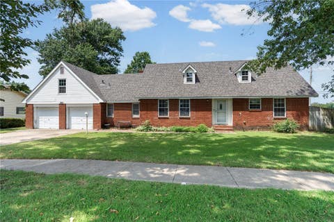 Photo of 380 S Holly Street, Siloam Springs, AR 72761 (MLS # 1357422)