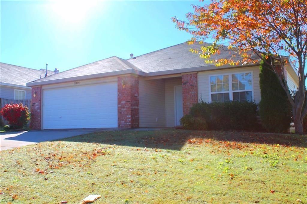 Great 3 bedroom 2 bath home located just minutes from the Wal-Mart home office, HWY 102 & 72. Home features: new paint and flooring, eat-in-kitchen, fenced backyard, 2 car garage and central heat and air! Ready to move in, schedule your showing today! $1000 pet deposit