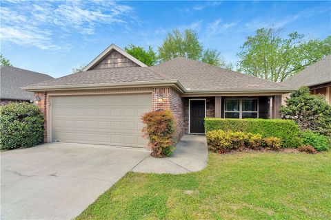 Photo of 94 E Granada Street, Fayetteville, AR 72703 (MLS # 1342361)