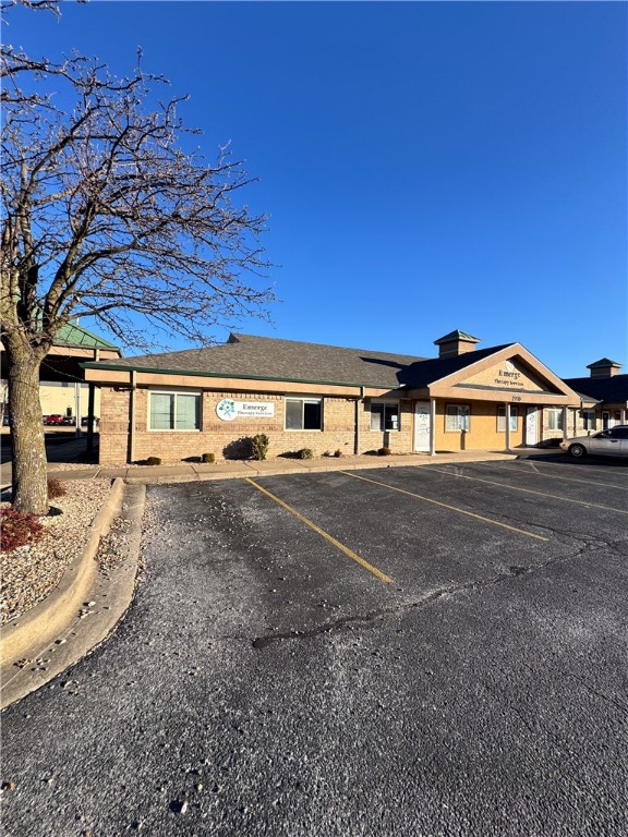 Oak Trace - Commercial Lease