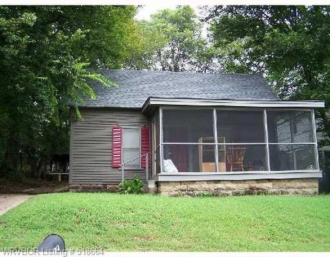 Photo of 915 Cedar Street, Van Buren, AR 72956 (MLS # 1337046)