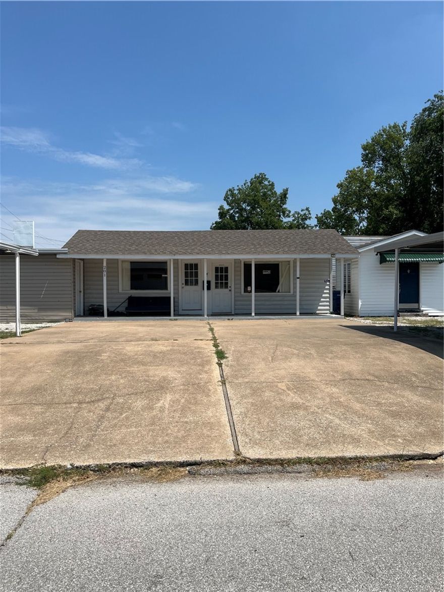 Don't miss this exceptional opportunity to own a well-located used car dealership just minutes away from downtown Siloam Springs. Accommodates up to 11 vehicles with covered carports. Perfect for entrepreneurs, investors, or expanding auto business.