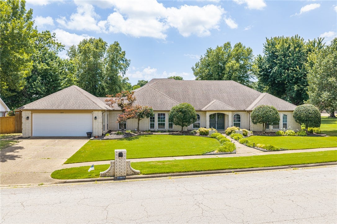 2412 Fianna Way