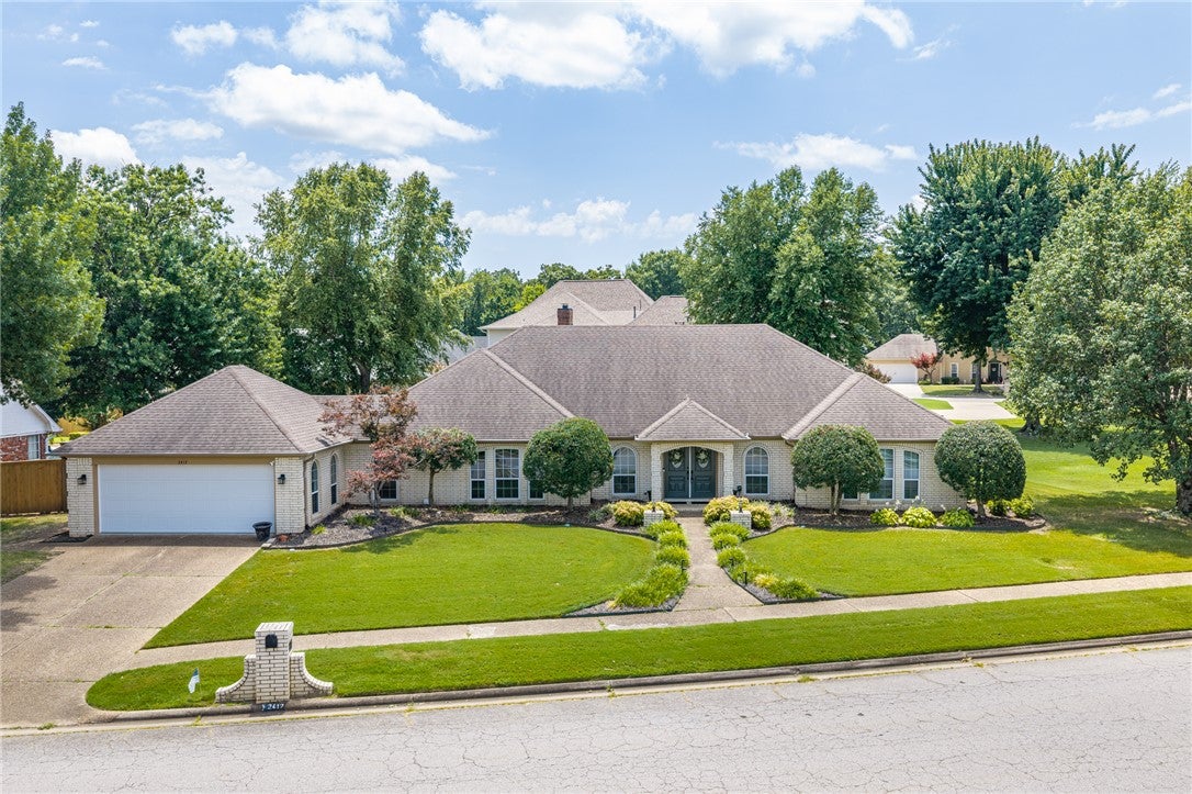 2412 Fianna Way