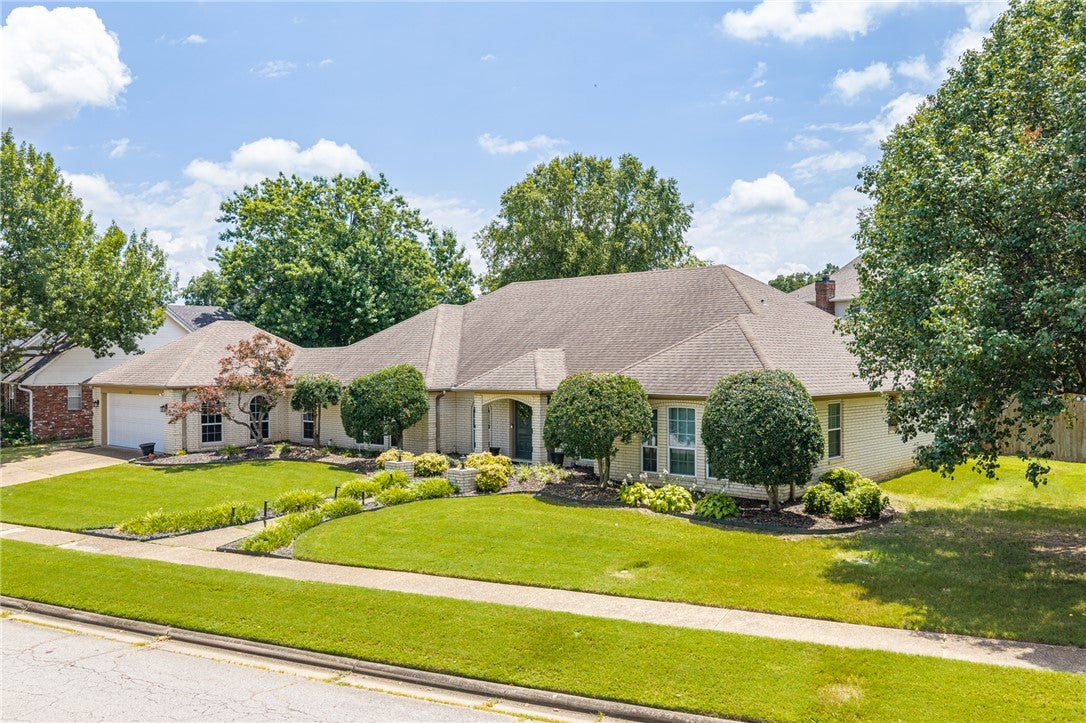 2412 Fianna Way