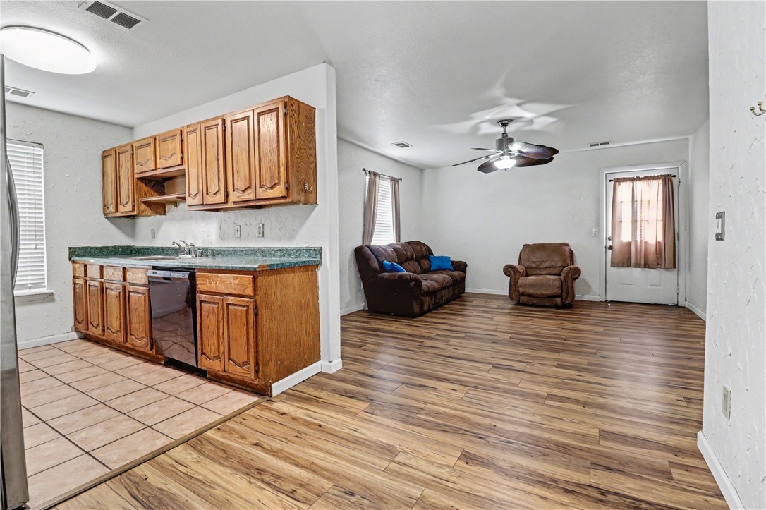 Victoria Place Rogers - Residential