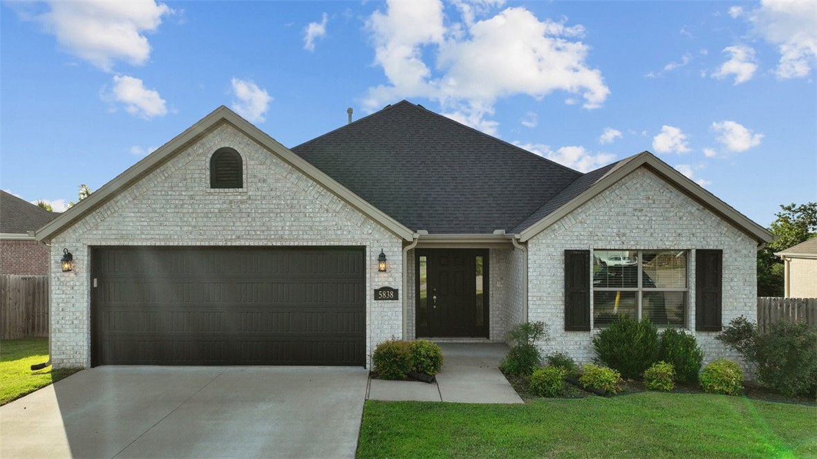 This fantastic brick home in West Fayetteville's Woodridge subdivision offers 3 bedrooms, 2 baths, 2 car garage, oversized living room, gas log fireplace, beautiful kitchen with solid surface granite and stainless steel appliances. The stunning primary suite features a vaulted ceiling, large walk-in closet, whirlpool tub and walk-in shower. Enjoy a covered deck that looks out to a wooden privacy fenced yard and no rear neighbors!