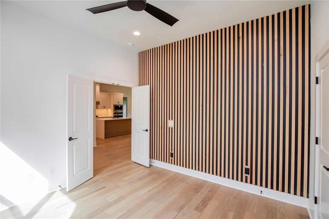 Sherlock Sub Bvv - Residential