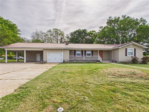 Photo of 803 N Springfield Street, Berryville, AR 72616 (MLS # 1343704)