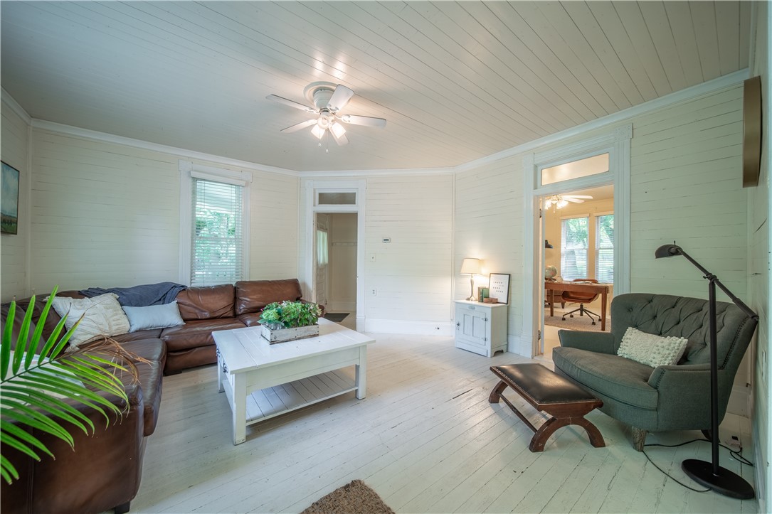 05-18-32-SPRINGTOWN - Residential