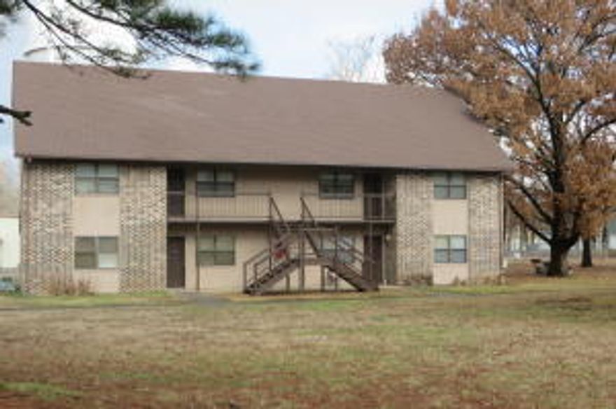 48 unit Multi-Family Apartment Complex. 24- 1 Bed, 1 Bath units, 24- 2 Bedroom 1 Bath units. Utilities paid by Owner: Water & Trash. Great Opportunity for Investors!!! Appointment Only!!