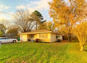 Hard to find 3 bedroom, 1 bath in Russellville for 89,900. Great starter home or perfect if you are wanting to downsize. Quiet cul de sac. HUGE fenced in back yard.