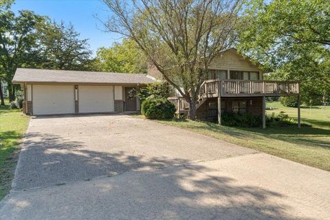 Photo of 421 Lakewood Drive, Noel, MO 64854 (MLS # 1326230)