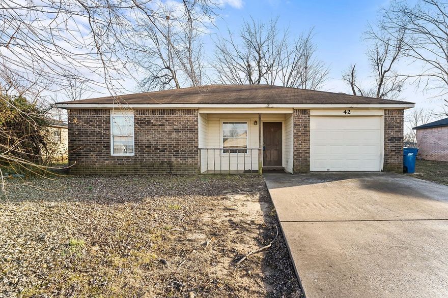 Unbeatable Bentonville Location! Walk out your back door to 8th St Market, the Momentary, or the new Walmart campus. 2 bedrooms, 1 full bath with a functional, spacious layout. Hard surface floors throughout. Location, Location, LOCATION