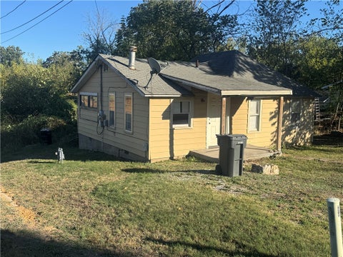 Photo of 901 D Street, Rogers, AR 72756 (MLS # 1365589)