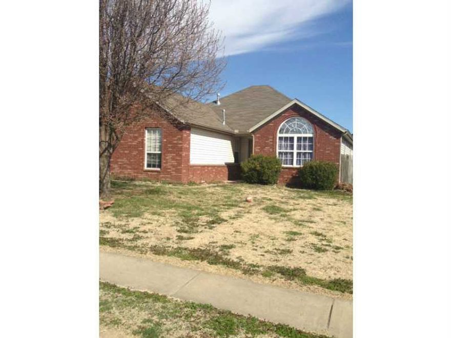 CORNER LOT!! GREAT OPPORTUNITY FOR INVESTORS OR 1ST TIME HOMEOWNERS, 4 BEDROOMS, 2 FULL BATHS, FORMAL DINING ROOM, WHIRPOOL TUB AND FIREPLACE.