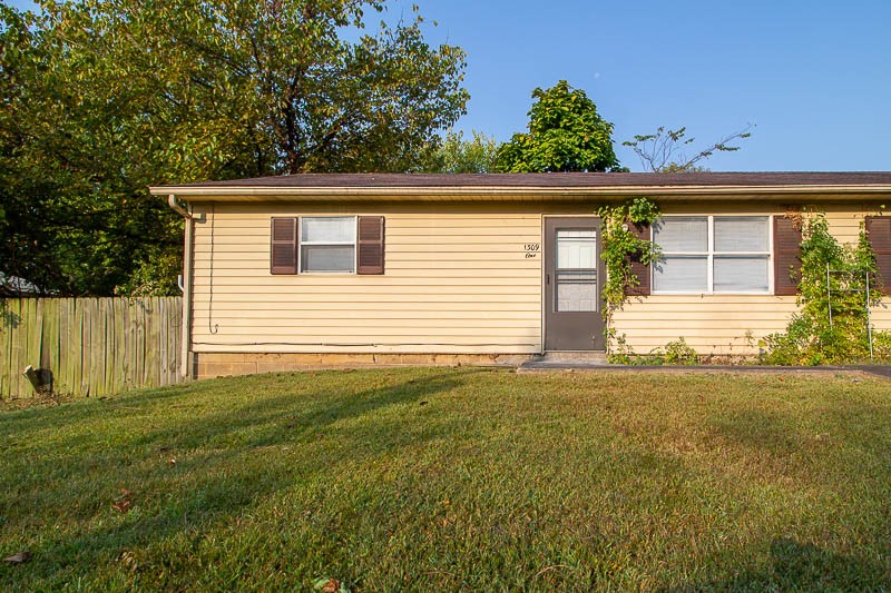 *Please note this is a no cat property, 2 dogs under 20 lbs each are allowed with applicable pet fees*
This unit is on the corner of a quiet street but not too far from the hustle and bustle of downtown Fayetteville. Located only 5 minutes from the University and all the amenities it offers, this is a perfect area for someone who wants to be close to restaurants, shopping, schools, parks, etc and be able to go home to a quiet area and relax! Only a one block walk to Walker Park. Come take a look at this property and see just how close everything is to you! Note: photos and are of a similar unit next door.
We do not advertise on Craigslist or Facebook Marketplace.
S.A.F.E. Property Management residents are enrolled in the Resident Benefits Package (RBP) for $35.00/month which includes liability insurance, credit building to help boost the resident’s credit score with timely rent payments, up to $1M Identity Theft Protection, HVAC air filter delivery...etc.