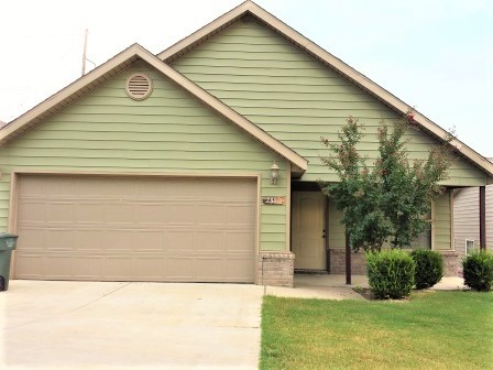 Great location for this 3 bedroom, 2 bath single family house ready to rent mid-June! Large living room with fireplace. Large kitchen with eat in dining. All appliances included - including washer and dryer. Walk in closets, ceiling fans, blinds, 2 car garage. Pets negotiable. Near University of Arkansas campus, Centennial Park and easy access to I49. Home is occupied through May 31 - no showings until June 1.