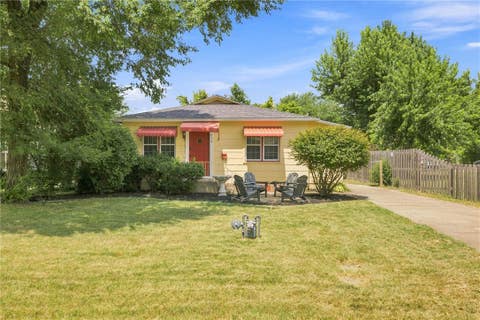 Photo of 416 NW 7Th Street, Bentonville, AR 72712 (MLS # 1357648)