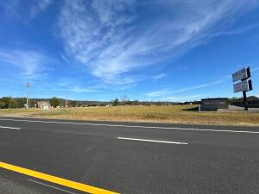 Traffic count! Traffic count! Traffic count! This commercial space will suit a multitude of businesses but right now it is a Successful mechanic's shop! Owner would be willing to help out new owner's with the business!