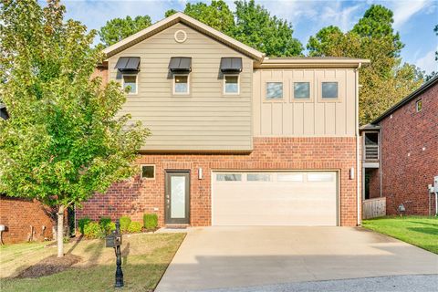 Photo of 1496 N Desoto Place, Fayetteville, AR 72703 (MLS # 1323846)