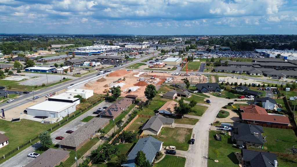 Country Club Estates Rogers - Residential