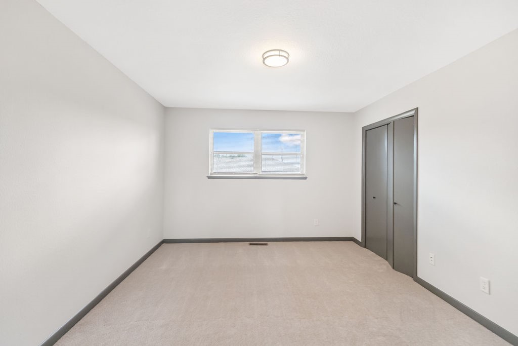 Country Club Estates Rogers - Residential