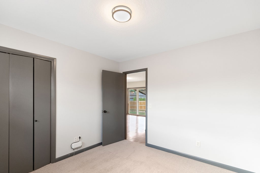 Country Club Estates Rogers - Residential