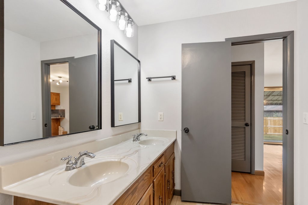 Country Club Estates Rogers - Residential