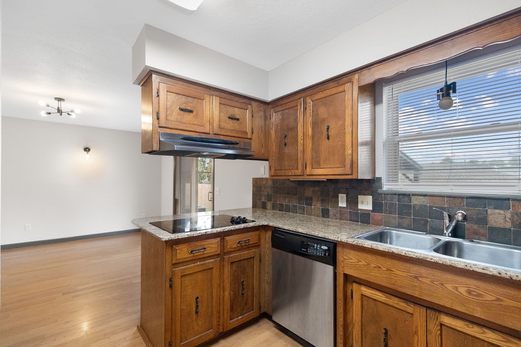 Country Club Estates Rogers - Residential