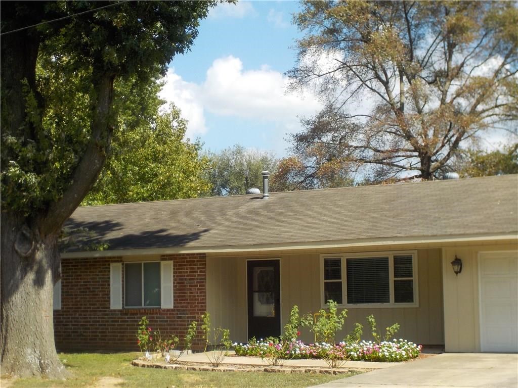 Amazing home near Downtown Bentonville. This updated home has granite countertops, new SS appliances, and a utility room. Huge backyard to enjoy the summer evenings. Don't miss this great property.