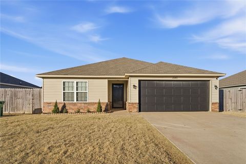 Photo of 1540 Scotland Drive, Centerton, AR 72719 (MLS # 1331865)